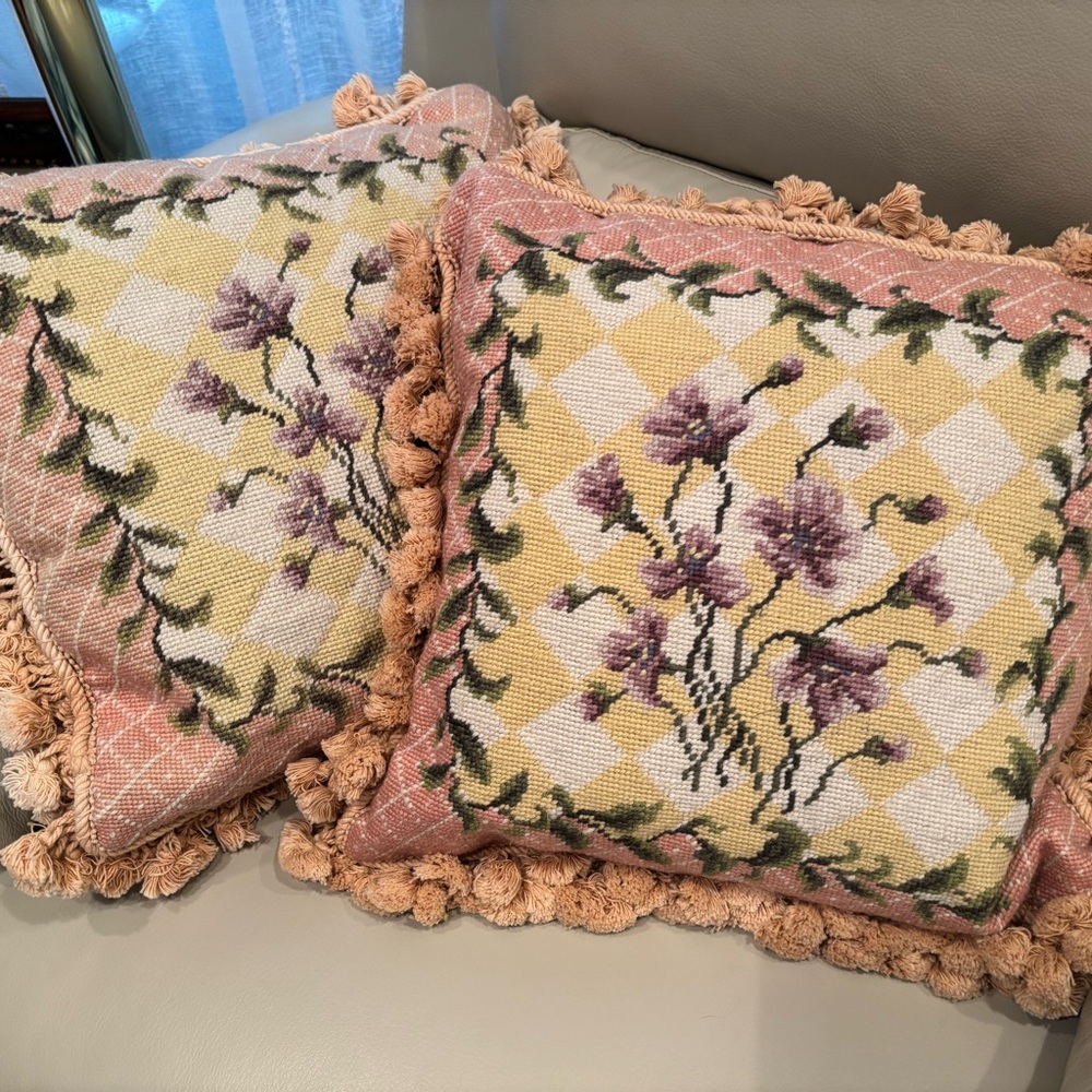 Vintage Set of 2 Floral Aubusson Style 16x16’’ Petit Point Needlepoint 2 Pillows